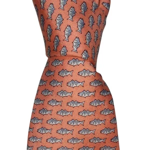 Vineyard Vines Seidenkrawatte Herren Lachs Fisch Druck Designer Krawatte EUC - Bild 1 von 3