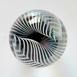 "Pisapapeles vintage Robert Eickholt cristal iridiscente 1989 firmado 2,75"" W x 3"" H" - Imagen 1 de 12