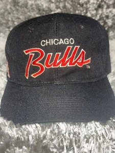 Cappello Berretto Vintage Chicago Bulls Snapback Nero Specialità Sportive Scritta NBA - Foto 1 di 11