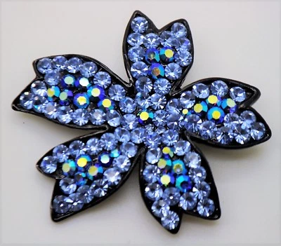 SIMPLY UNIQUE LEAVES SHAPE BLUE / SAPPHIRE AB FASHION BROOCH /PIN YD14 - Image 1 of 3