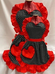 RETRO VINTAGE 50s STYLE MOTHER & DAUGHTER SET OF FULL APRONS - HEART SHAPED TOP - Picture 1 of 9
