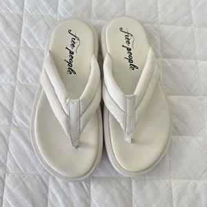 Free People Leather Flip Flops Size 7 Wonderland Sandals White Excellent Cond. - Picture 1 of 7