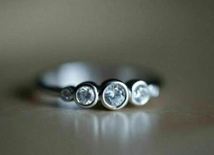 1.10 Ct Round Cut White Diamond Lab-Created Wedding Ring 925 Sterling Silver - Picture 1 of 4