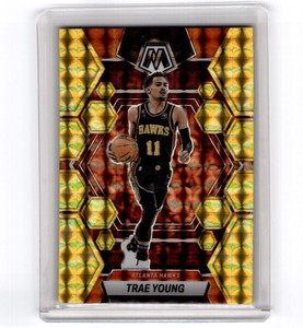 2022-23 PANINI MOSAIC BASKETBALL YELLOW REACTIVE PRIZM SP #8 TRAE YOUNG HAWKS