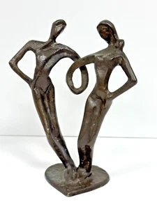 Contemporary Bronzed Brass Sculpture Heart Shaped Lovers Couple Holding Hands 8” - Picture 1 of 4