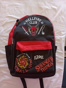 Stranger Things Hellfire Club Full Size School Backpack Bag Eddie Fireball BNWT - Foto 1 di 11