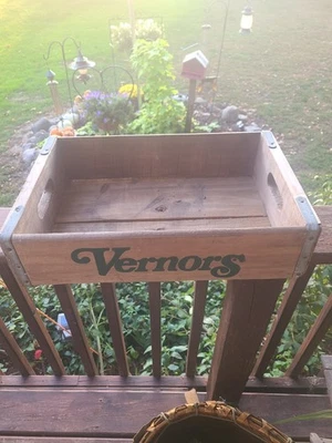 Caja de soda Vernors madera Ginger Ale madera publicidad soda pop. Era años 50. Foto 1 de 4