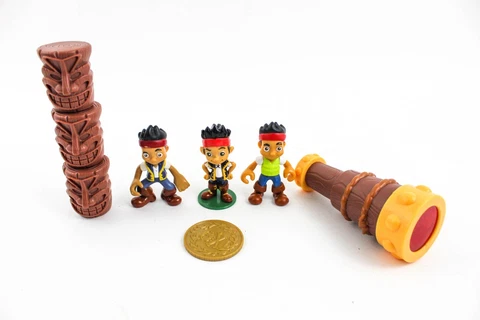 Disney JAKE & THE NEVERLAND PIRATES Figures Lot telescope Tiki Heads Doubloon Cover