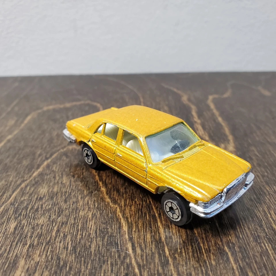Yatming Mercedes Benz 450 SEL Sparkly Gold Trailer Hitch 1:64 1012 Hong Kong Vtg - Image 1 of 4