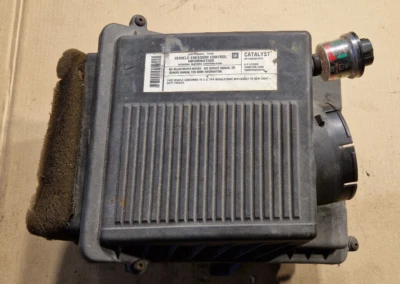 2007-14 Cadillac Escalade Air Cleaner Filter Box Assembly , 15908903 - Image 1 of 4