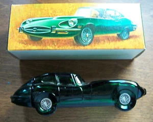 Vintage Avon Jaguar Car Full Wild Country Green Glass Decanter in Original Box - Picture 1 of 8