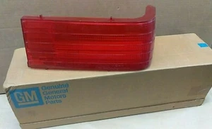 1983-86 Pontiac 6000 STE R.H. Tail Lamp Lens NOS #5973110 - Foto 1 di 3