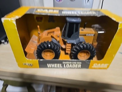ERTL 1/32 CASE WHEEL LOADER - NIB - NEVER DISPLAYED, NEVER OPENED - Image 1 of 4
