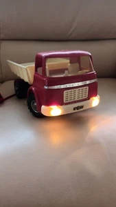 JOUET ANCIEN DEPREUX BERLIET GAK CABINE RELAXE BENNE BASCULANTE TELEGUIDÉ - Photo 1/17