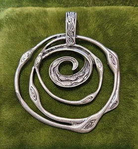 Premier Designs ciondolo a vortice argento chiusura magnetica circolare senza catena gioielli - Foto 1 di 5