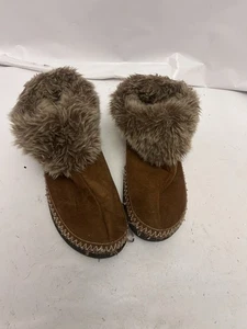 Isotoner Woodlands Brown slip on Fuzzy Boot 8.5-9 Womens - Picture 1 of 3