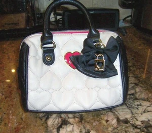 BETSEY JOHNSON Quilted Heart Lock Bow Tote Bag Purse Ivory / Black / Pink EUC - Picture 1 of 7