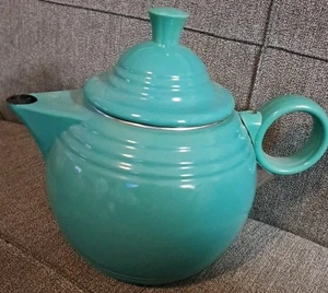 Tetera Fiesta Copco Sea Mist esmalte verde Homer Laughlin utensilios de cocina nuevos con etiquetas - Imagen 1 de 5
