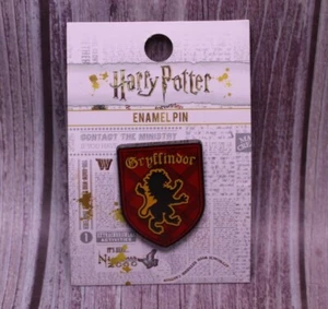 Harry Potter Griffindor Shield Enamel Pin - Picture 1 of 2