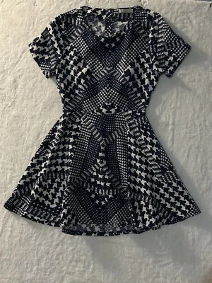 Mini Vestido Freebird Azul Blanco Corte Espalda Ajuste y Acampanado Talla M Foto 1 de 4