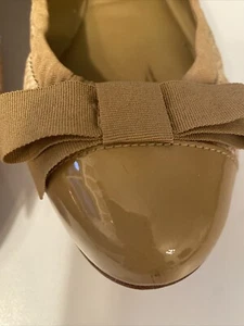 Tory Burch ballet flats Patent Leather Camel/beige 8½M Ribbon Bow VGUC Logo - Picture 1 of 13