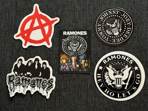 Posten (5) THE RAMONES 1 5/8" bis 2 1/2" Band Logo AUFKLEBER schnell! KOSTENLOSER VERSAND! JOEY - Bild 1 von 1
