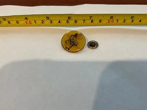 70er Jahre Pin #1 von 5 VINTAGE CLEVELAND INDIANER CHIEF WAHOO STAMM HUT ANSTECKNADEL - Bild 1 von 4