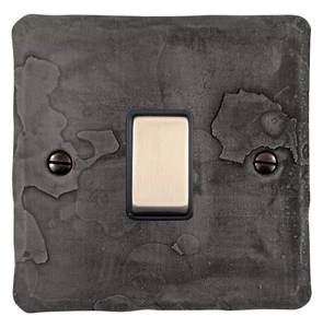 Interruptor de luz basculante de 1 o 2 vías de peltre rústico placa plana G&H FRP301 - Imagen 1 de 1