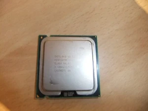 Intel pentium '05 E2200 Dual - Core 2.20GHz / 1M / 800 / 06 SLA8X - Foto 1 di 2