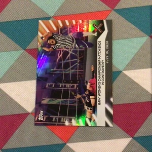 Rainbow Foil 2021 Topps WWE #46 Raw Women’s Championship Match Ends in Controver - Picture 1 of 1