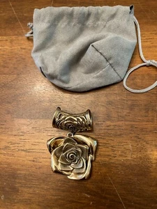 Flower Gold Tone Metal Scarf Holder - Picture 1 of 2