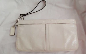 Coach Clutch Ivory Patent Leather Clutch Purse Hangtag $168 - Picture 1 of 5