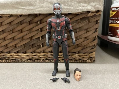 Figura de acción Hasbro Marvel Studios Legends Series Ant-Man 6” 1/12 manos de cabeza Foto 1 de 3