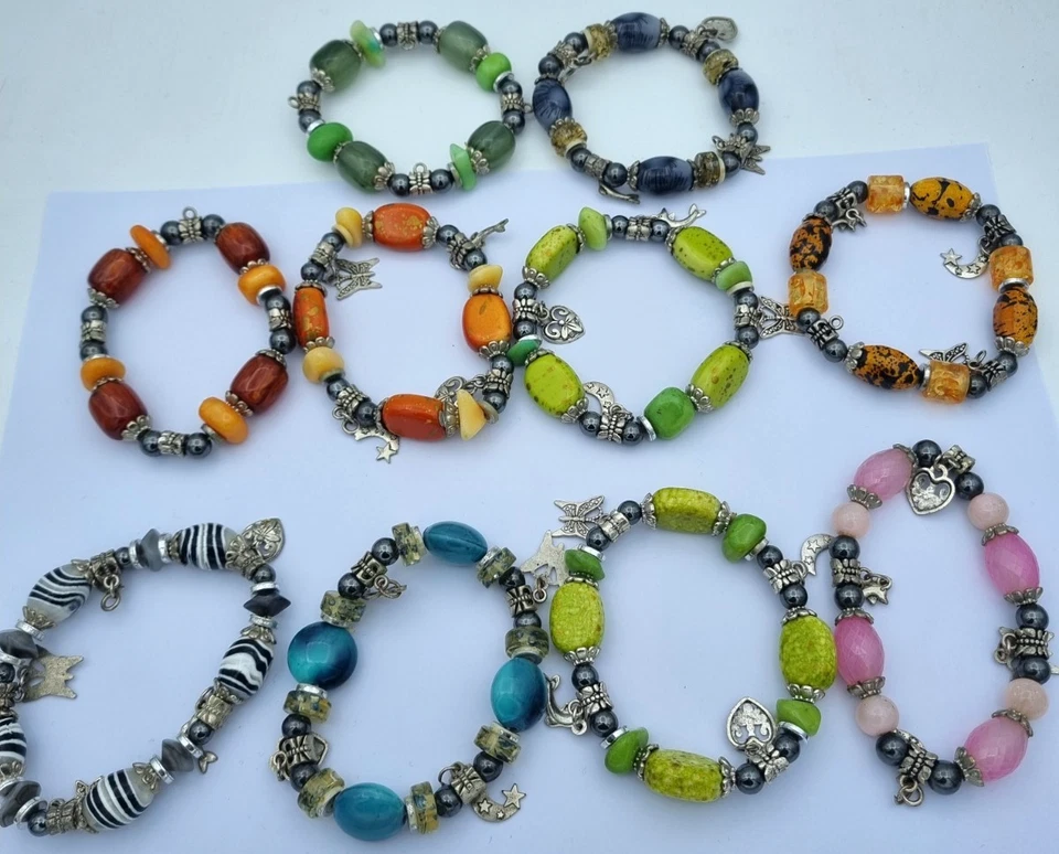 10x Handgemachte Charm-Armbänder bunte Perlen & Anhänger Modeschmuck Elastik - Bild 1 von 1