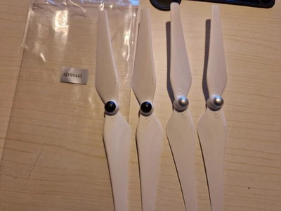4 x Rotorblätter/Propeller ABS9443 / weiß z.B. für DJI Phantom 3 Drohne - Bild 1 von 4