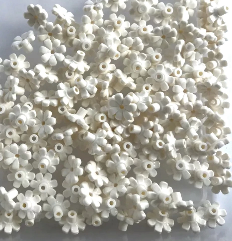 Lego 100 Piezas Flor Blanca con Barra, Pequeño Agujero de Alfiler / Ciudad / Edificio de Amigos Foto 1 de 1