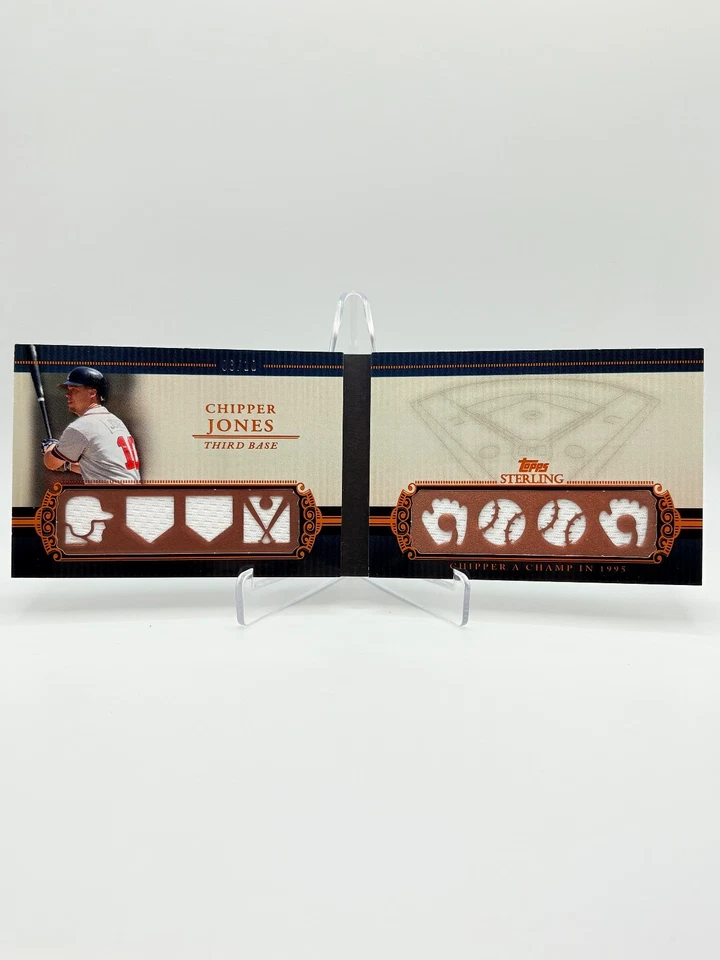 Folleto de reliquias de camiseta Topps Sterling Chipper Jones 2010 postemporada ocho 6/10 Foto 1 de 3