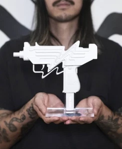 Shoeuzi x Bryce Wong “Warped Uzi” Sculpture Edition of 150 And Matching Print - Picture 1 of 4