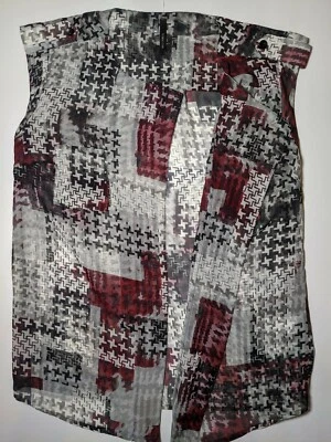 Chaleco de encubrimiento Maurices rojo y negro frente abierto transparente para mujer talla XS Foto 1 de 4