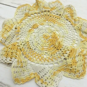 #O44 VINTAGE GEHÄKELTES DECKCHEN ORANGE FARBVERLAUF 9" MITTELSTÜCK DECKCHEN RÜSCHE - Bild 1 von 5