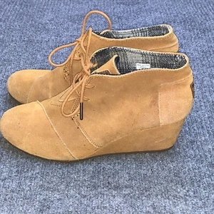 Tom's Boots Women's 10 Desert Tan Suede Wedge Heel Chelsea Office Hip Hop Boho - Picture 1 of 16