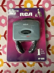 NUEVO SELLADO RCA Reproductor de Cassette Estéreo Personal RP-1800 Con Auriculares Envío Rápido - Imagen 1 de 10