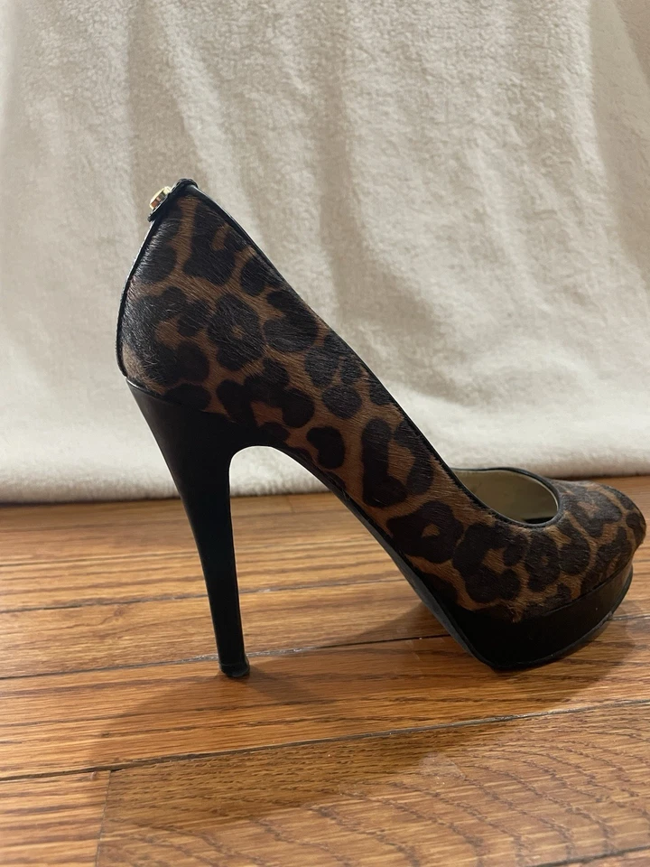MICHAEL KORS Estampado Becerro Poni Bomba de Pelo Tacones 7.5 Foto 1 de 4