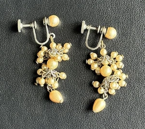 1950s Triad Faux Pearl Dangle Earrings Vintage Silvertone Screwbacks - Picture 1 of 4