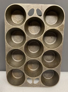 GRISWOLD ~ VINTAGE Cast Iron MUFFIN/POPOVER PAN (#10, p/n 949B) ~ ERIE PA USA - Picture 1 of 8