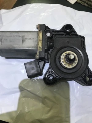 2000-2006 MERCEDES BENZ W220 S500 S600 DRIVER FRONT WINDOW MOTOR 119650-105 OEM - Image 1 of 4