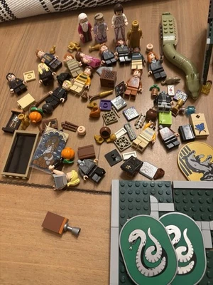 LEGO Harry Potter and Fantastic Beasts Minifigures + Accessories Lot Incomplete - Image 1 of 4