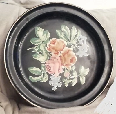 ANCIEN très grand PLAT Rond EN TÔLE ÉMAILLÉE Décor Fleurs roses noir  - Photo 1/4