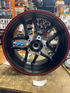 Nuevo de Lote Original 08-17 Harley 18x8 VRSCDX V-Rod Night-Rod Special Rueda Trasera Mag Negro! - Imagen 1 de 9