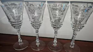 4 schöne lange Stiel Kristall Wasser/Wein Gläser geprägte Blumen - atemberaubend 8" - Bild 1 von 7